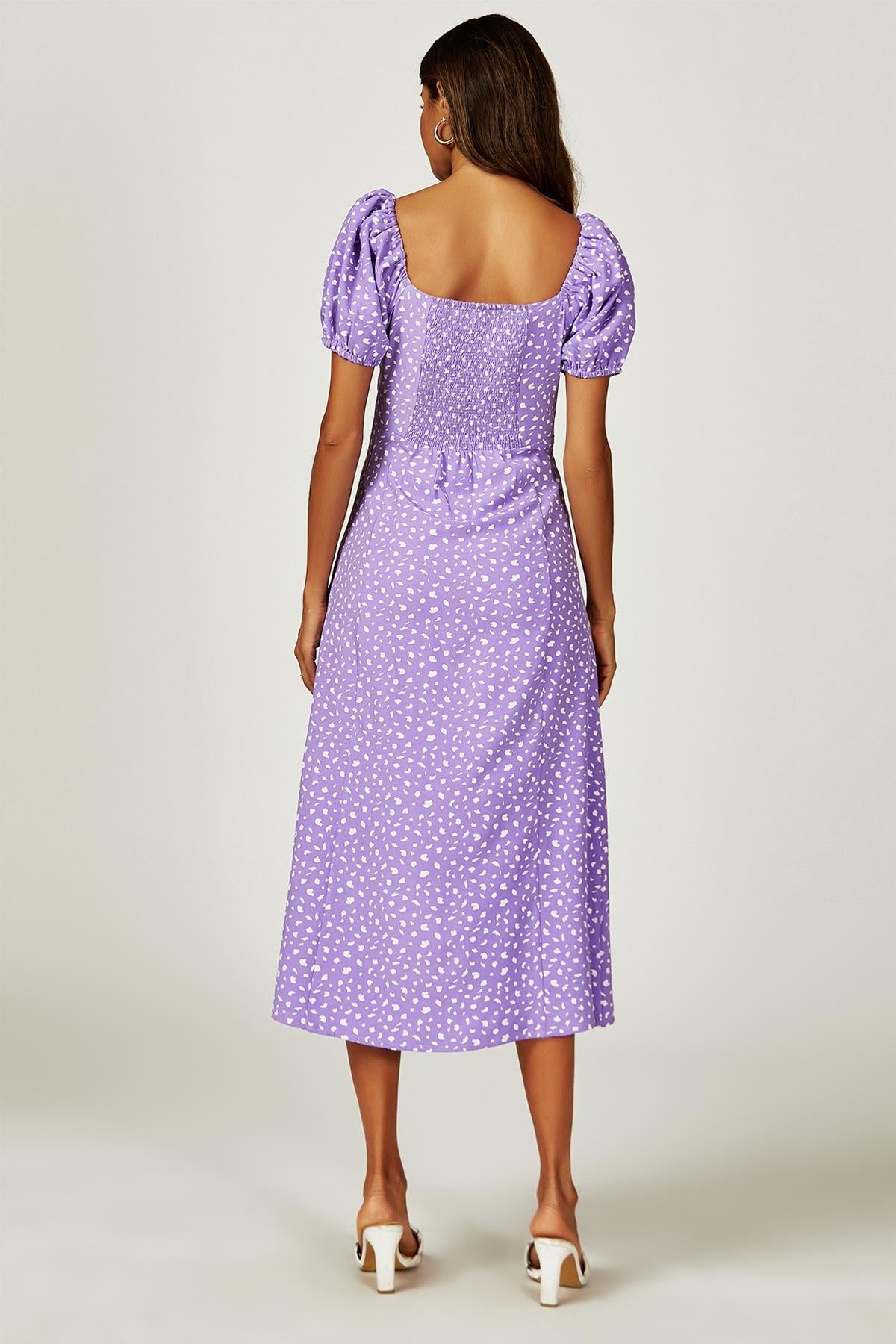 Robe midi violette à encolure cœur et manches bouffantes