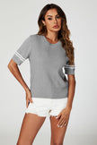 T-shirt en maille à rayures avec col rond gris