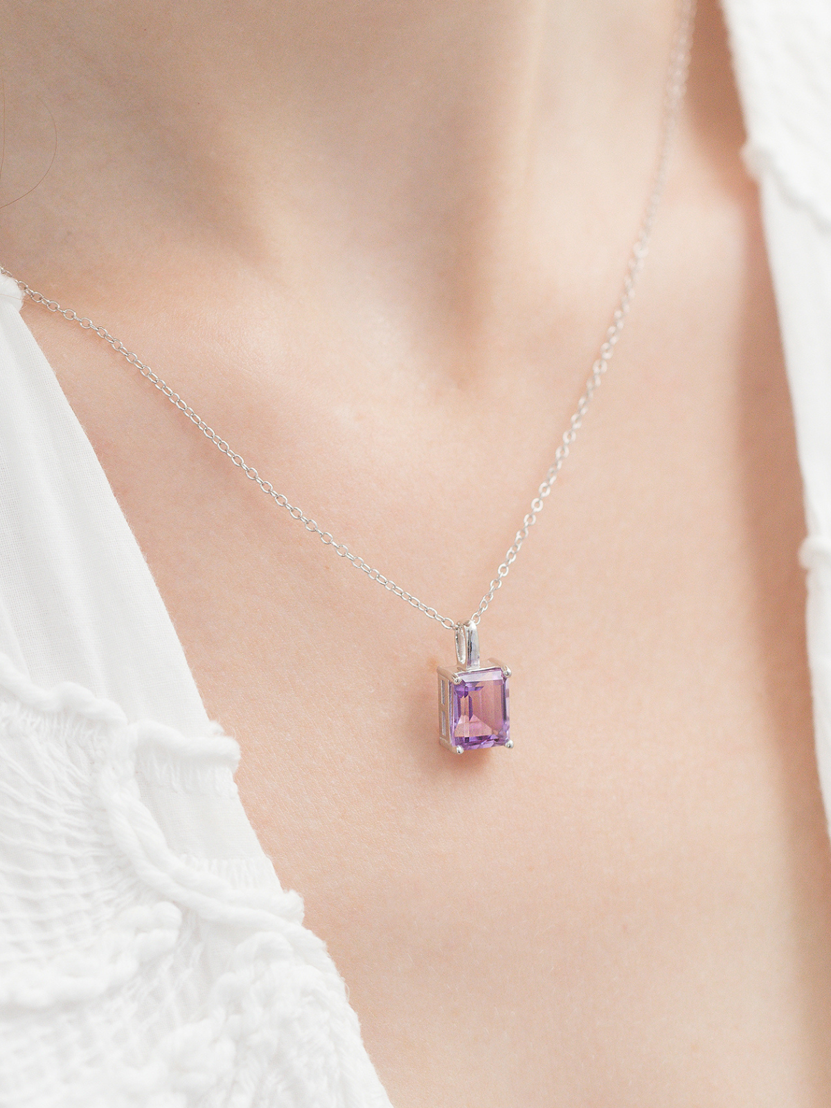 Pendentif lavande améthyste taille émeraude en argent sterling