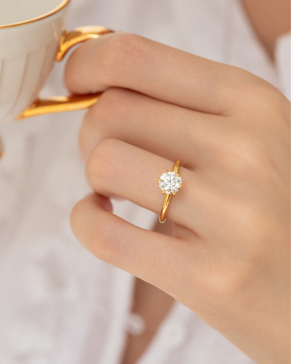 Bague de fiançailles solitaire en moissanite ronde 1 carat en vermeil d'or 18 carats