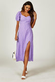 Robe midi violette à encolure cœur et manches bouffantes