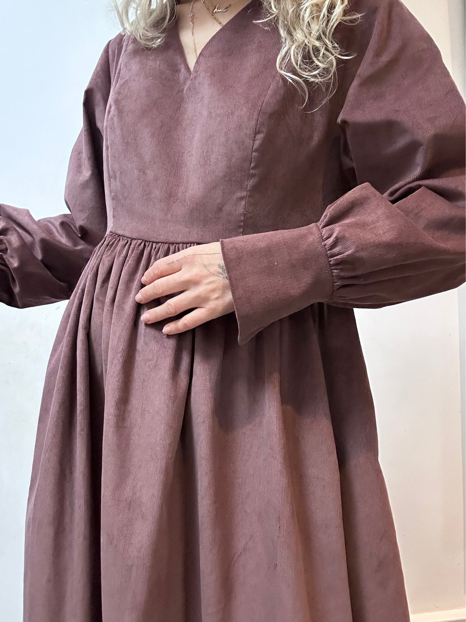 Robe longue oversize en velours côtelé avec poches – Michelle | No More Nobody
