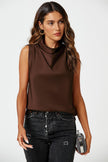 Chemisier sans manches col montant en satin marron