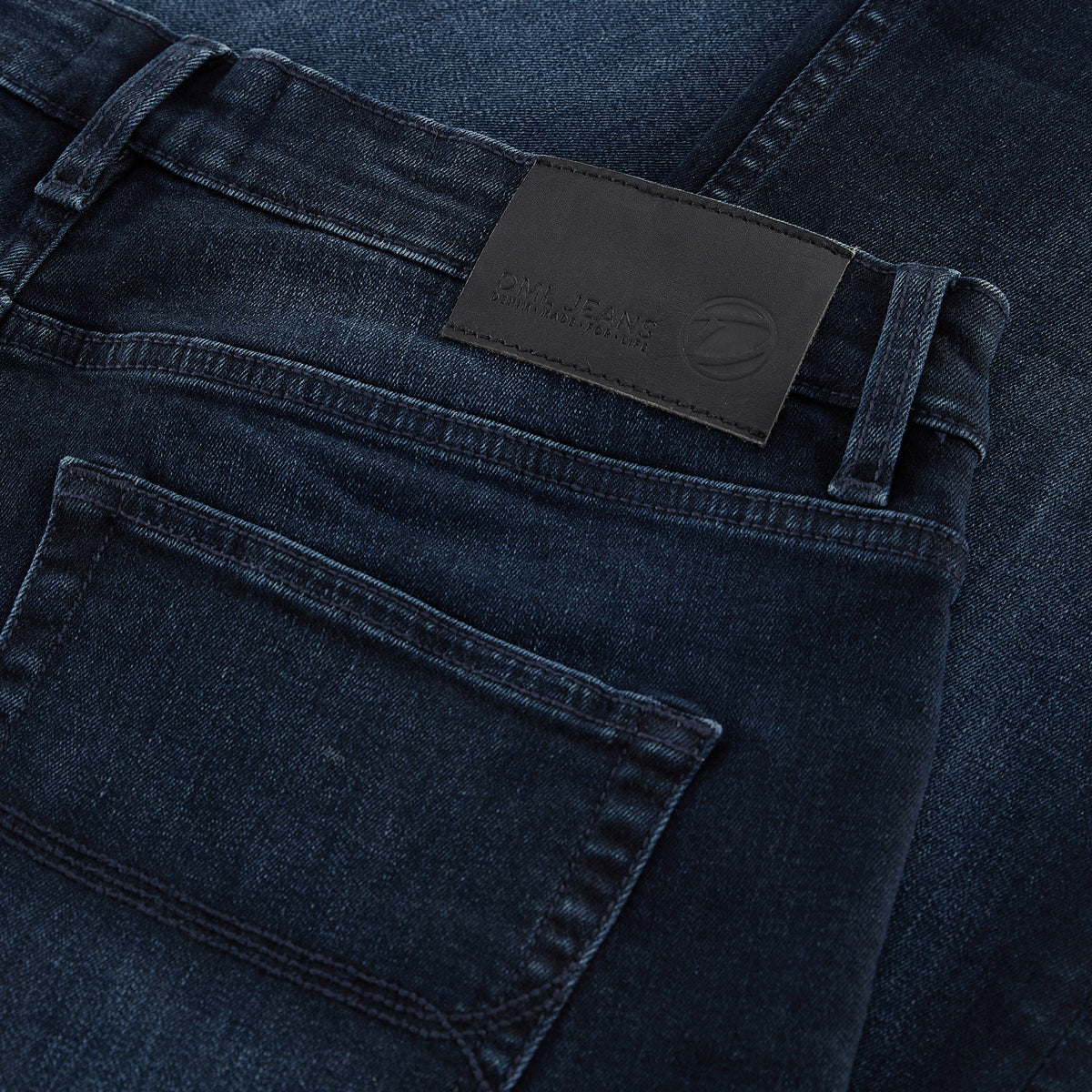Alaska straight fit Jeans In Ink Blue
