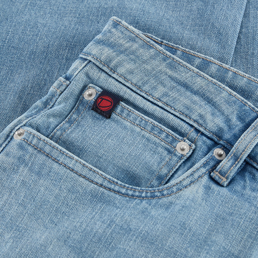 Alaska straight fit Jeans In Light Blue