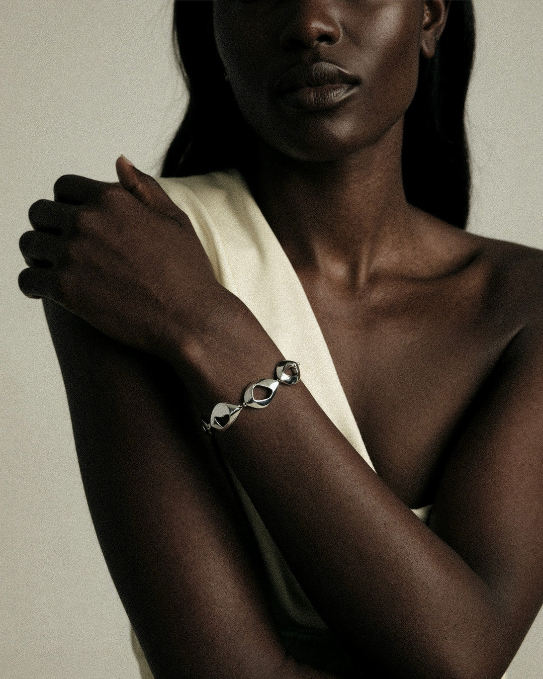 Pulsera esculpida Élan de plata de ley