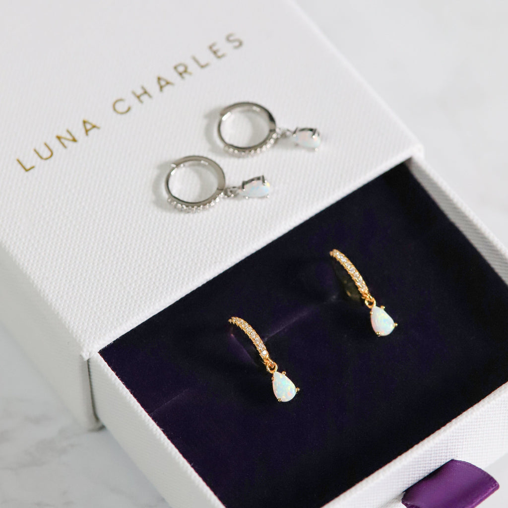Boucles d'oreilles créoles Eva Opal Charm Drop | Plaqué or 18 carats