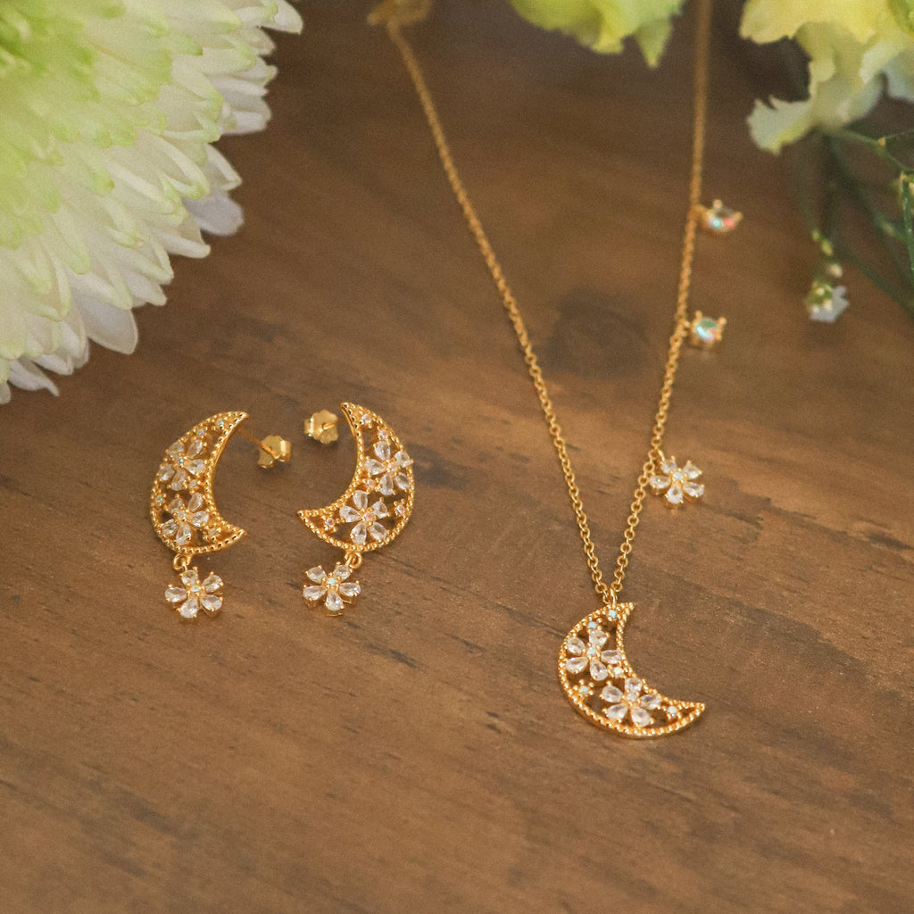 Collier Pendentif Lune Fleur Flora | Plaqué Or 18 carats