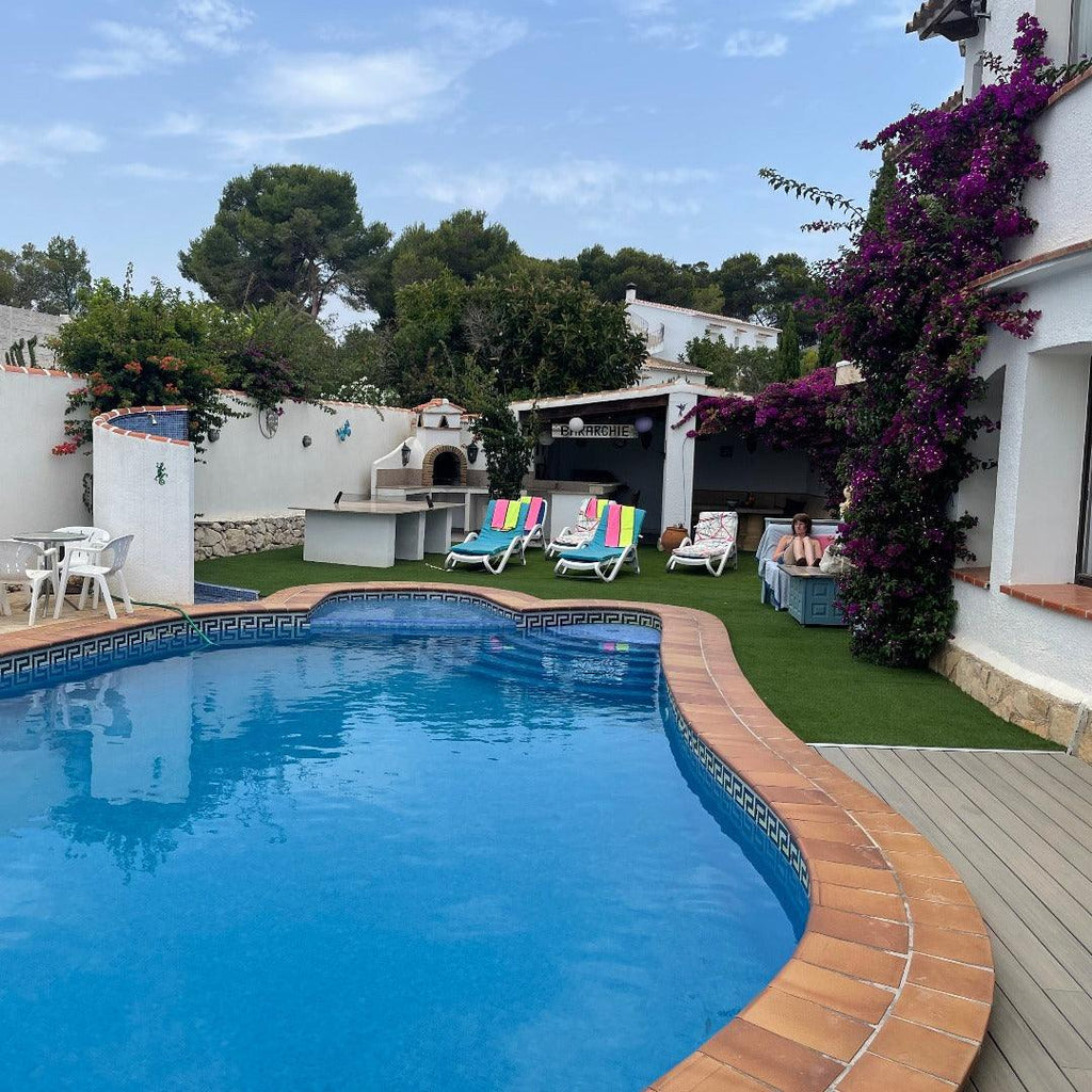 Synthetic Grass for Swimming Pool Surrounds