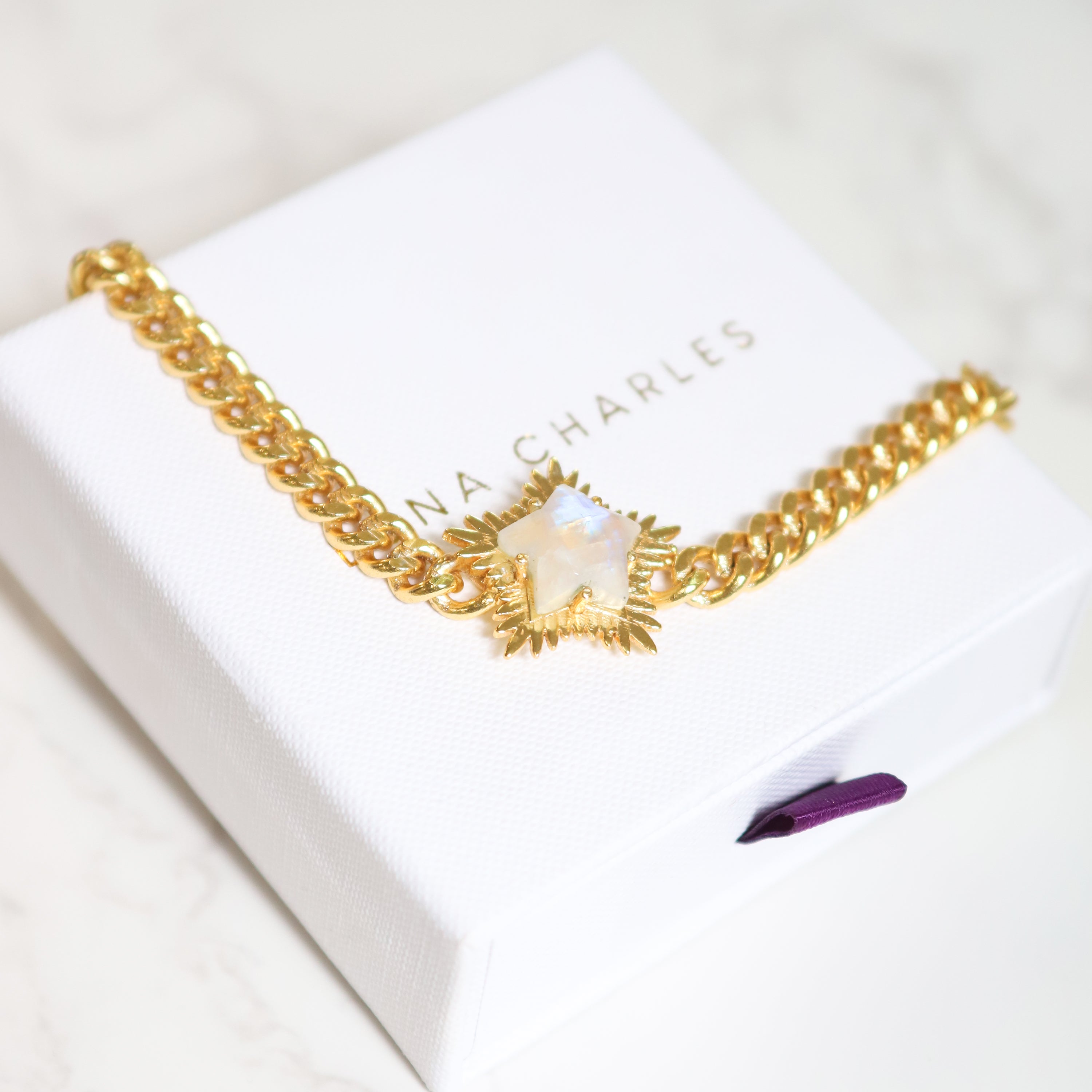 Collier ras du cou étoile à pointes Odette Moonstone | Plaqué or 18 carats