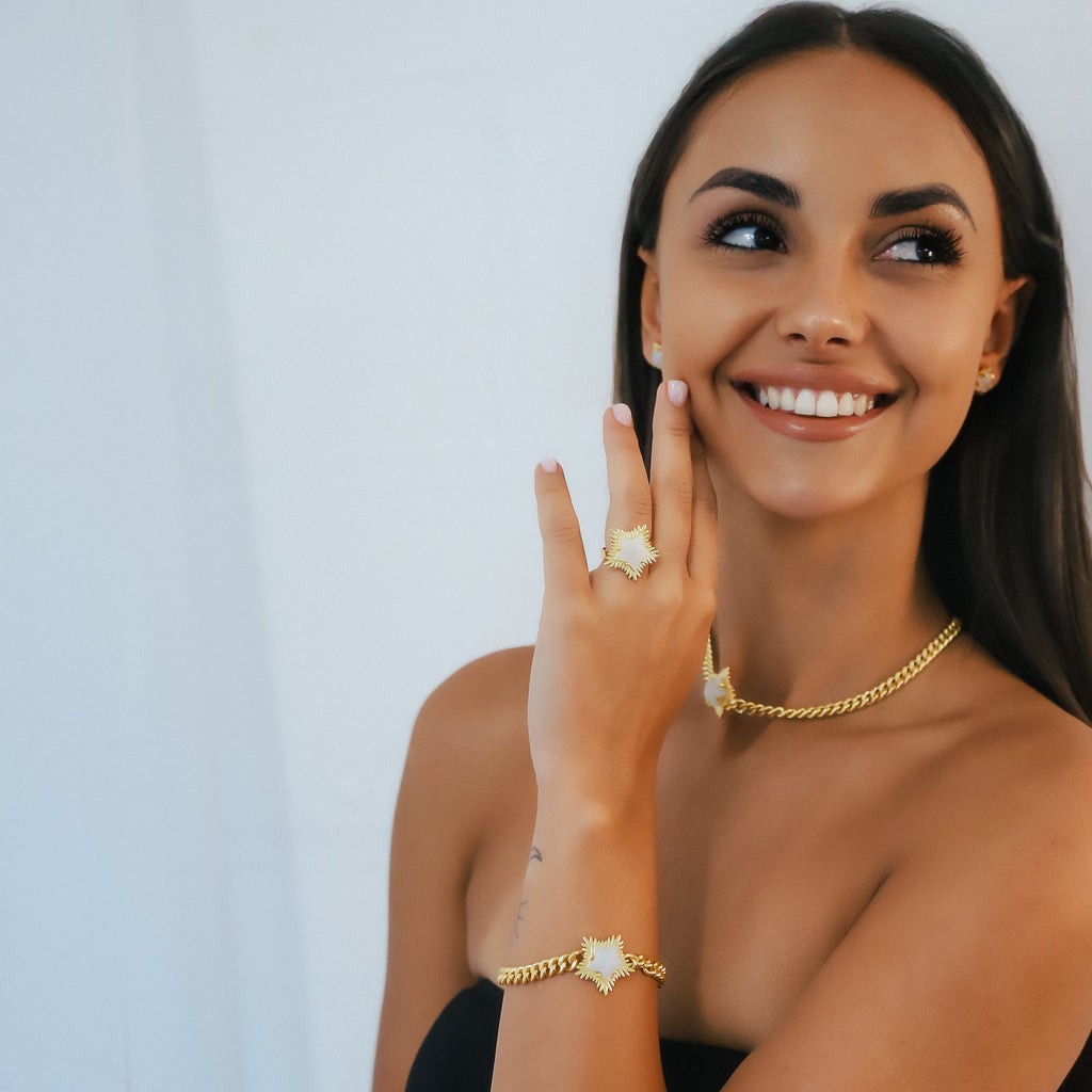 Collier ras du cou étoile à pointes Odette Moonstone | Plaqué or 18 carats