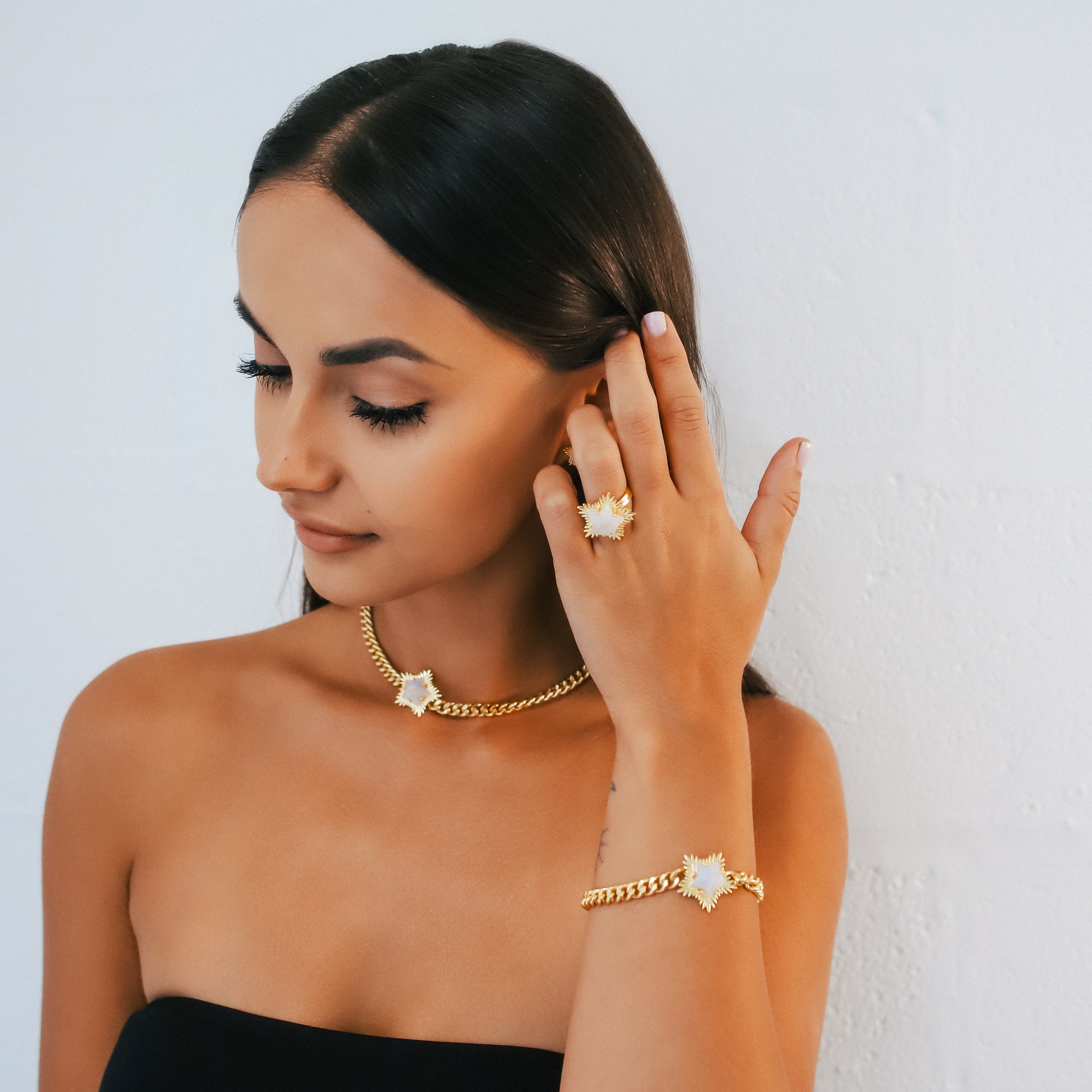 Collier ras du cou étoile à pointes Odette Moonstone | Plaqué or 18 carats