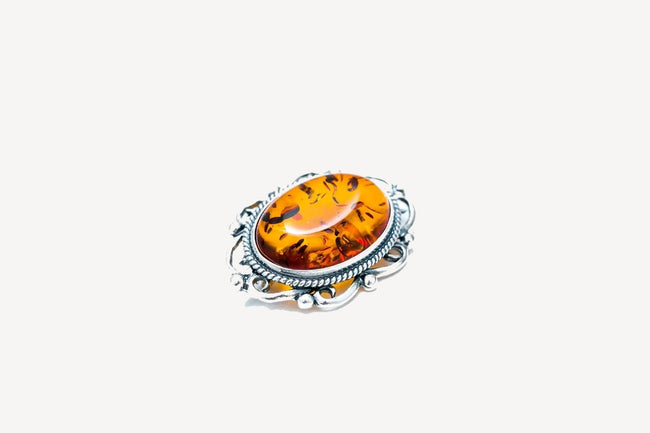 Broche ovale classique en ambre encadré