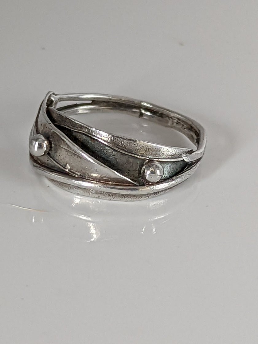 Silver Steed Delicate Silver Leaves ring with Silver Buds