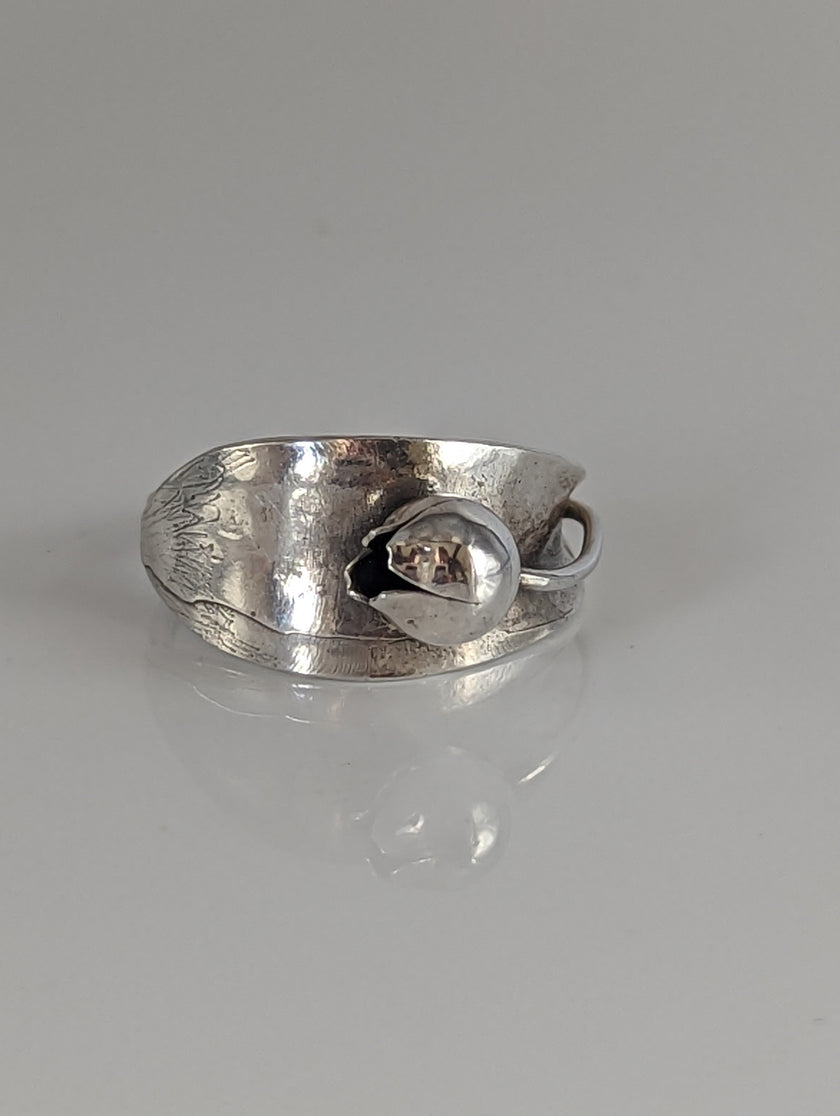 Silver Steed One Round Bud Ring