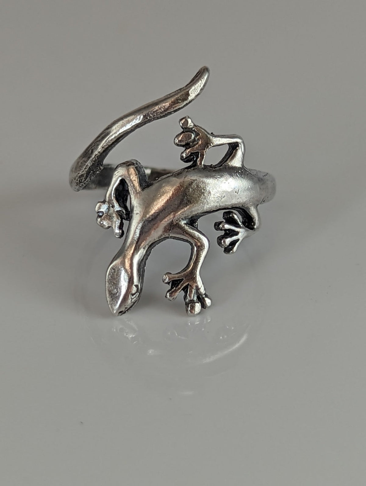 Anillo de Lagarto Corcel Plateado