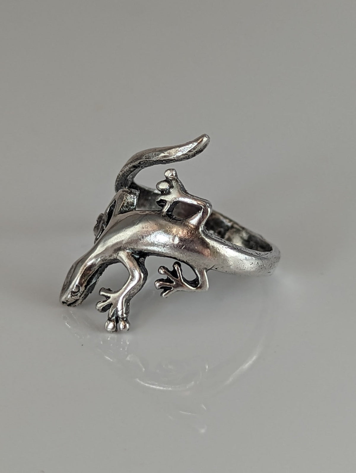 Anillo de Lagarto Corcel Plateado
