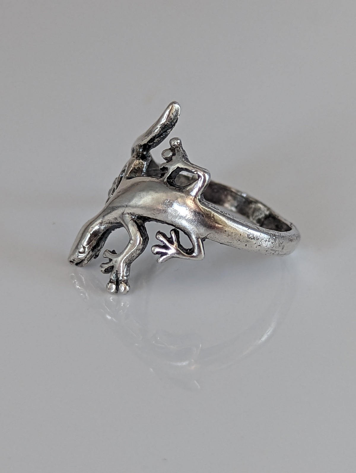 Anillo de Lagarto Corcel Plateado