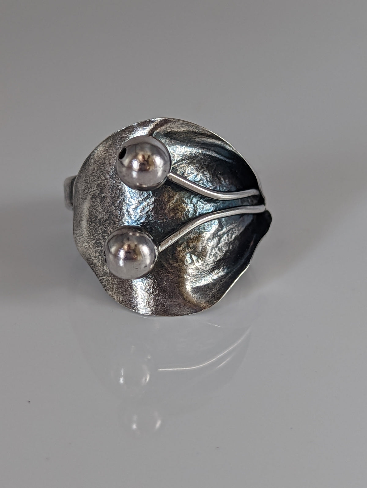 Bague en argent Silver Steed Big Leaf avec ornement