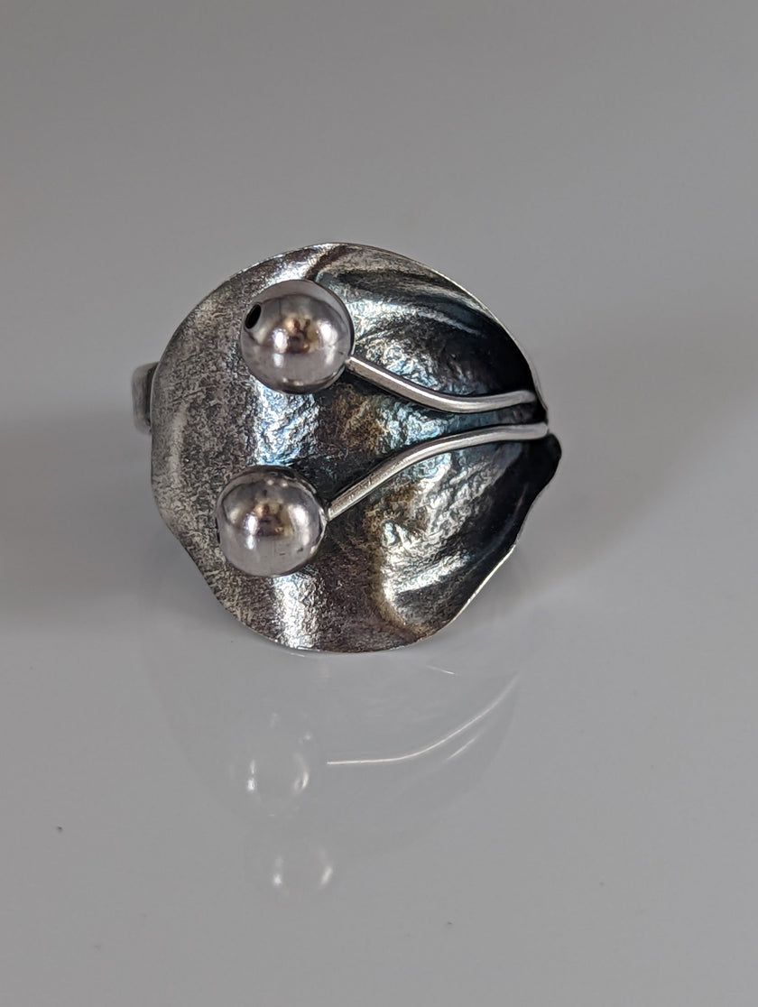 Silver Steed Big Leaf with Ornament Silver Ring