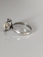 Silver Steed Pearl in a Flower Silver Ring