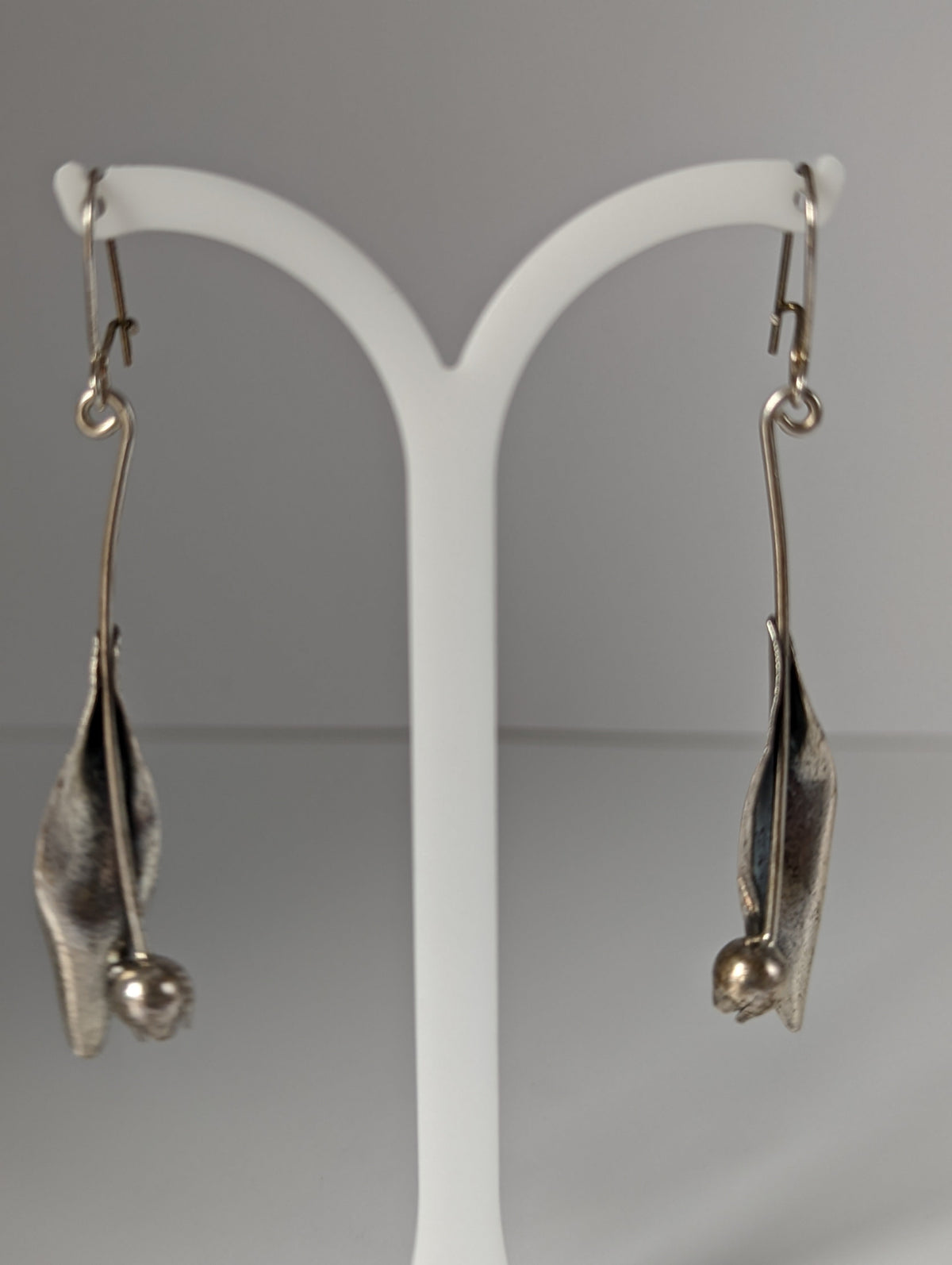 Silver Steed Tulip Dangling Earrings