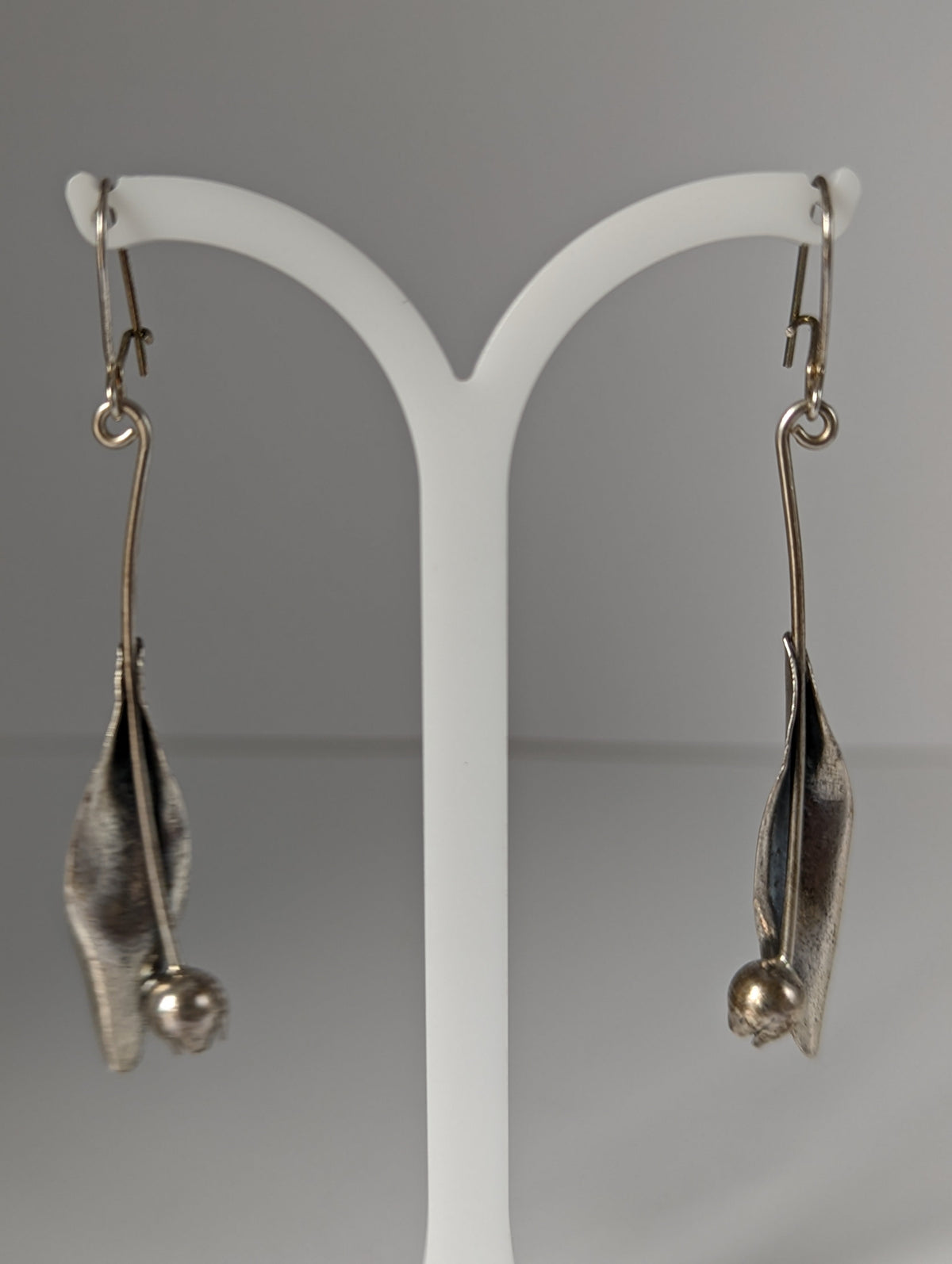 Silver Steed Tulip Dangling Earrings