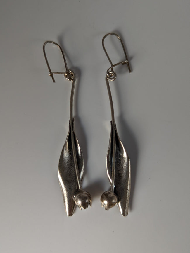Silver Steed Tulip Dangling Earrings