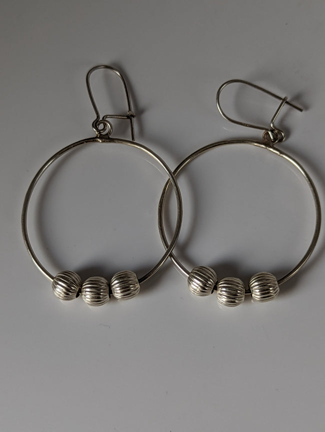 Silver Steed Loop with Buds Dangling Earrings