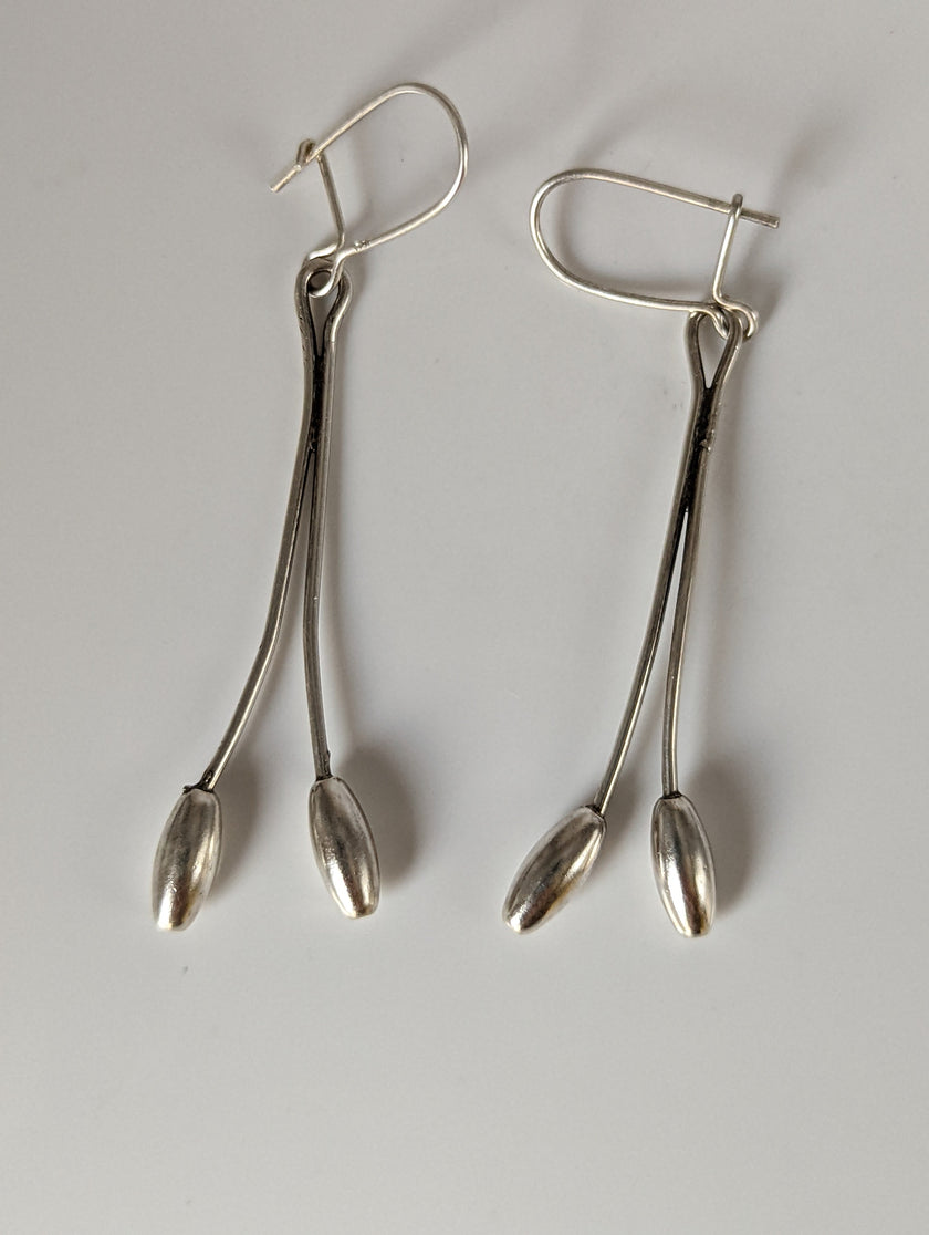 Silver Steed Flower Stem Dangling Earrings