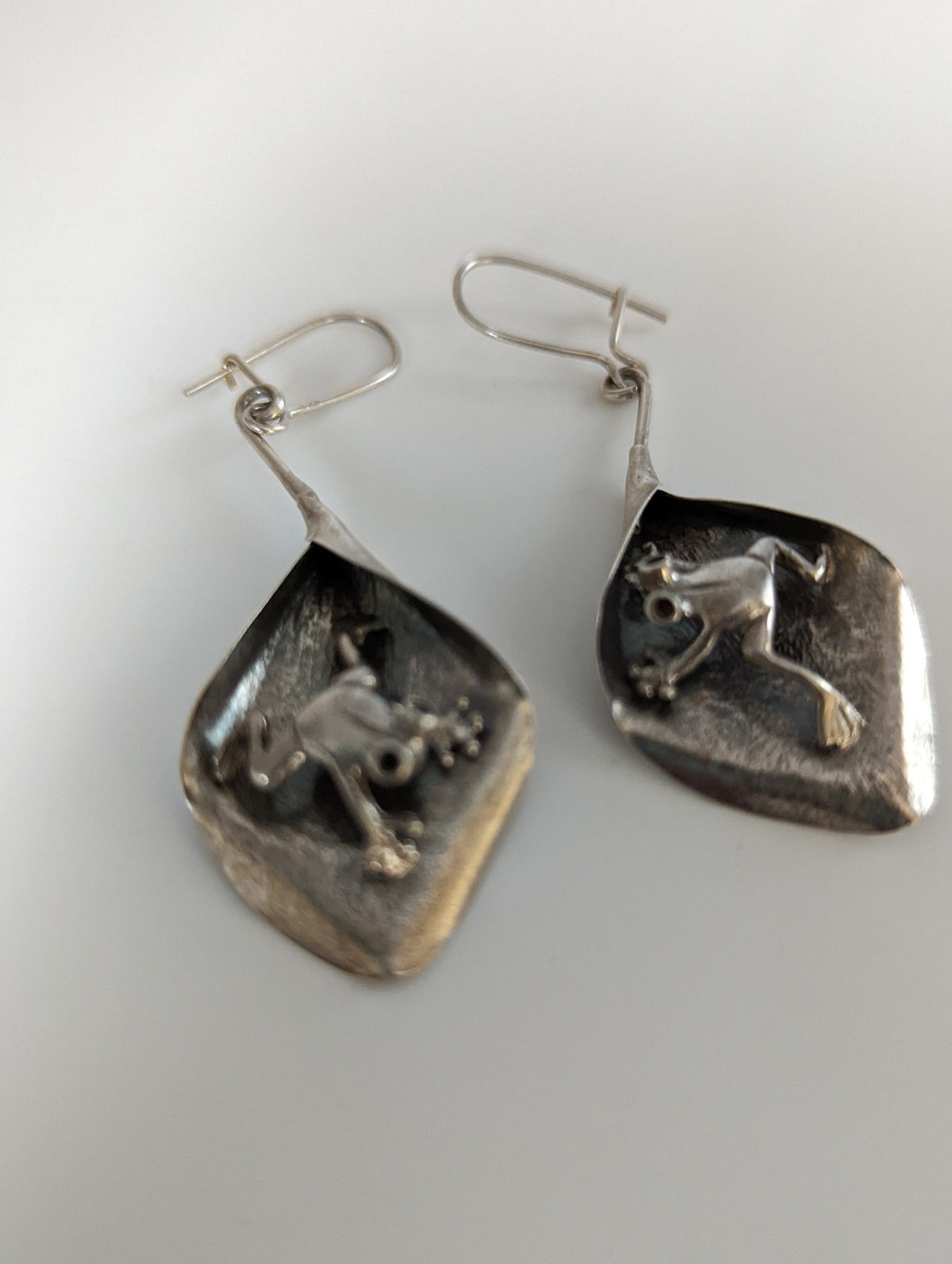 Silver Steed Frog on a Leaf Dangling Earrings