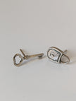 Aretes de Caballo Plateado con Candado y Llave