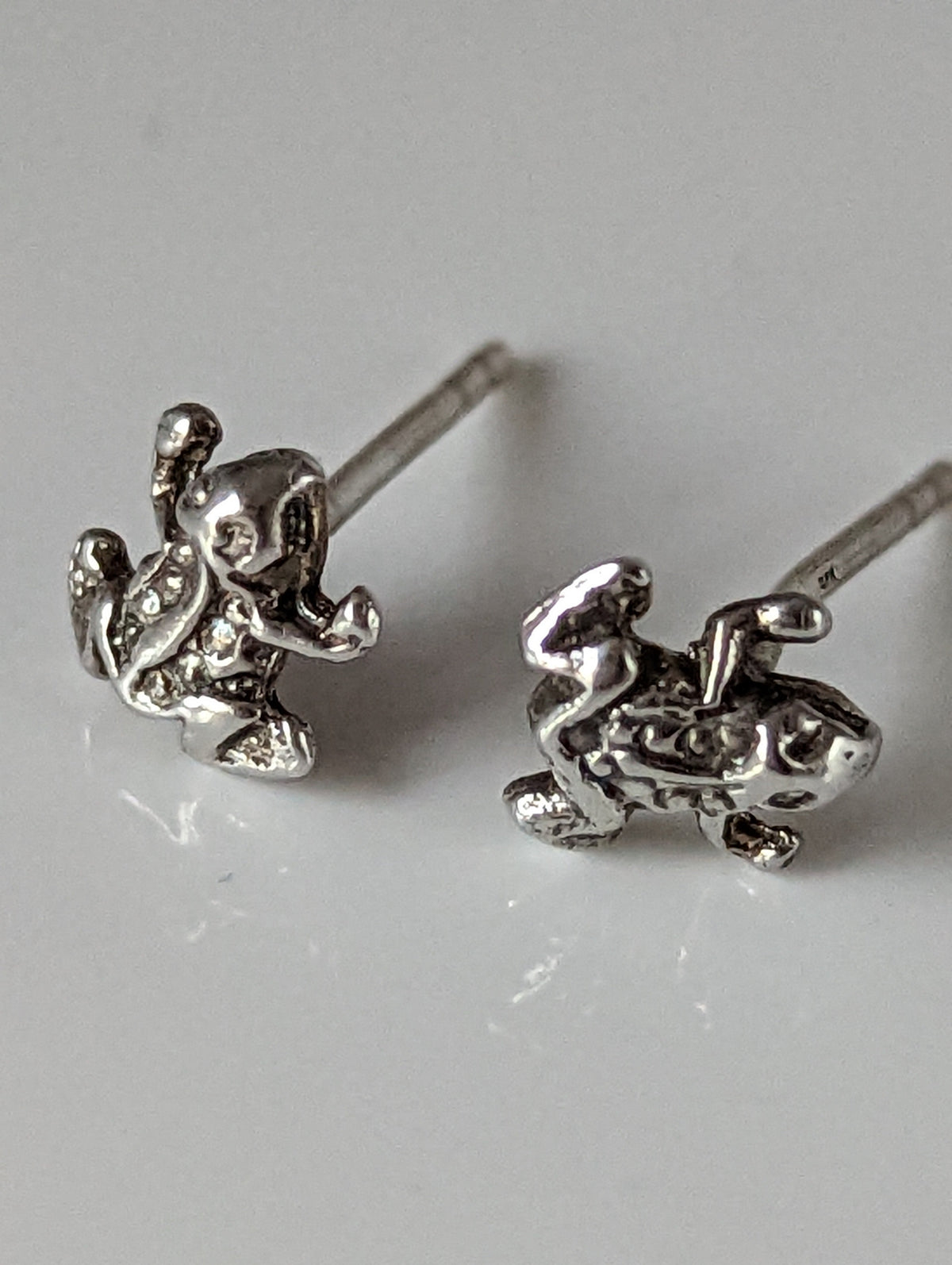 Silver Steed Spotted Frog Stud Earrings