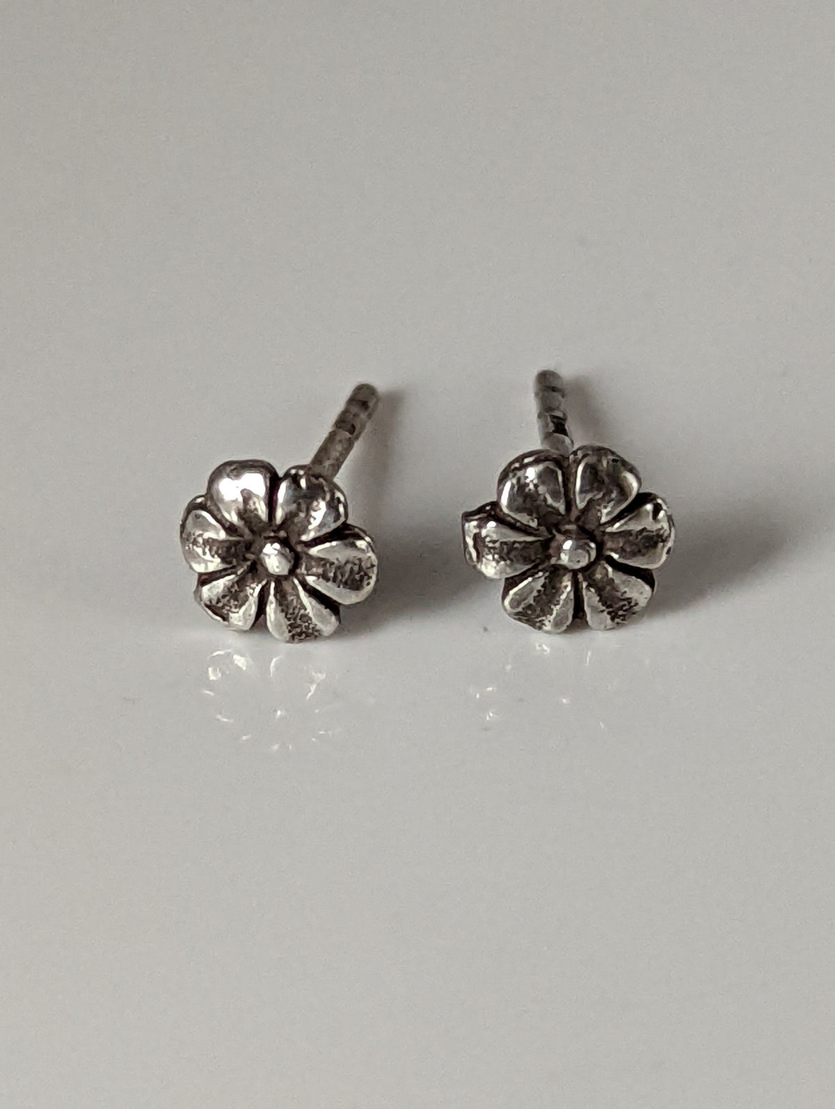 Silver Steed Flower Stud Earrings