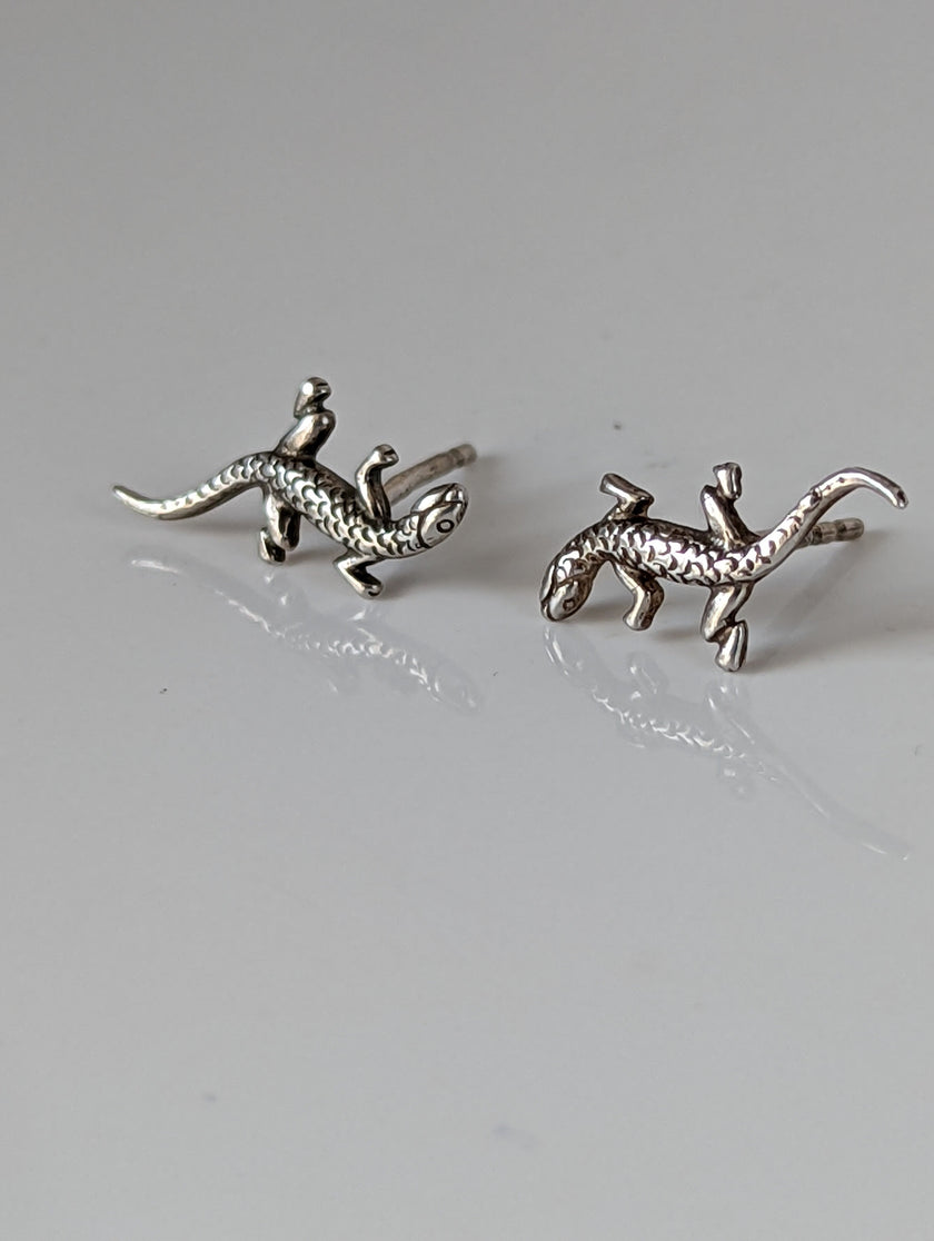 Silver Steed Detailed Lizard Stud Earrings