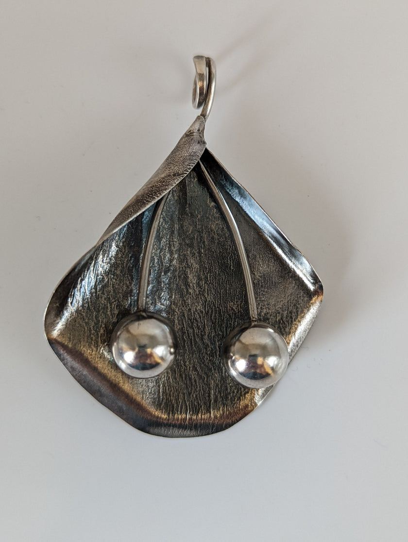 Silver Steed Extravagant Leaf & Stems Silver Pendant
