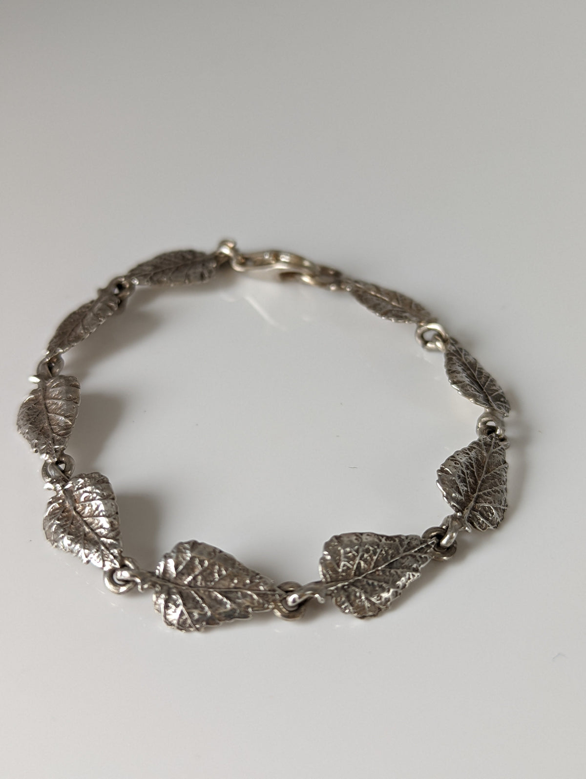 Silver Steed Detailed Leaf Silver Bracelet