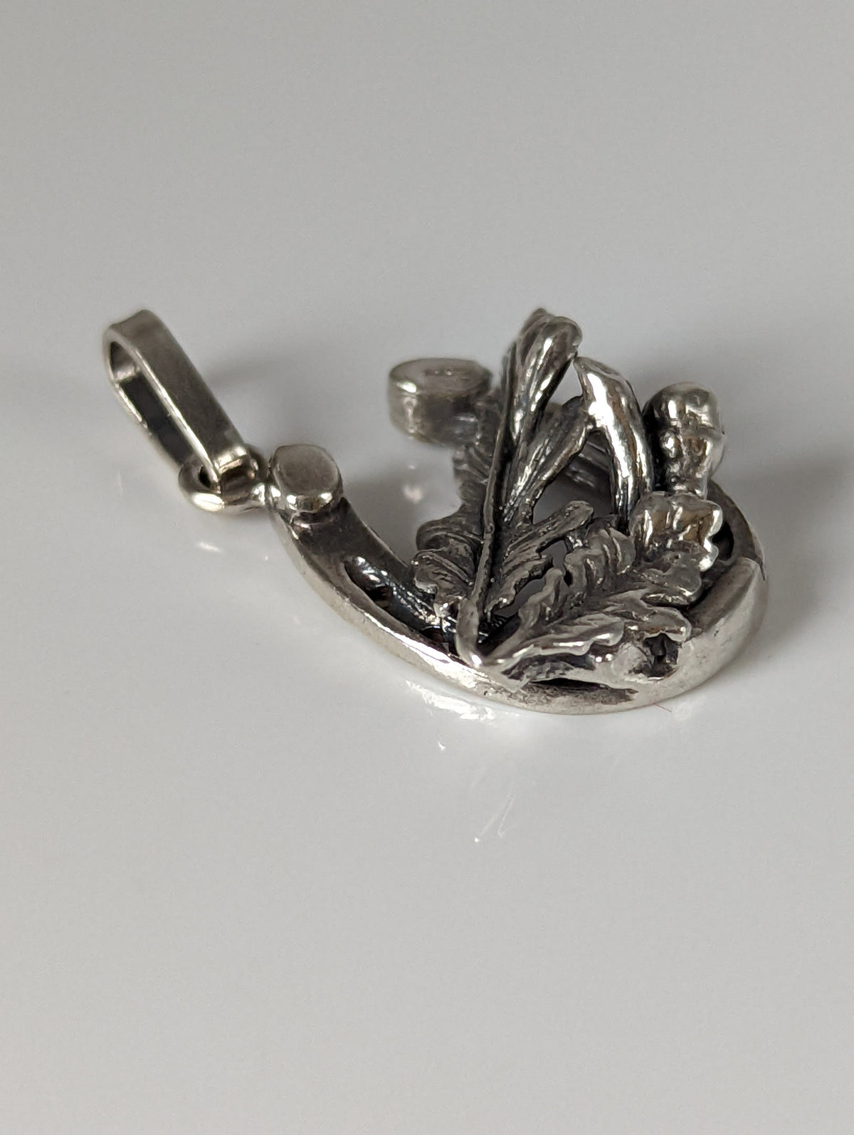 Silver Steed Oak & Horseshoe Silver Pendant
