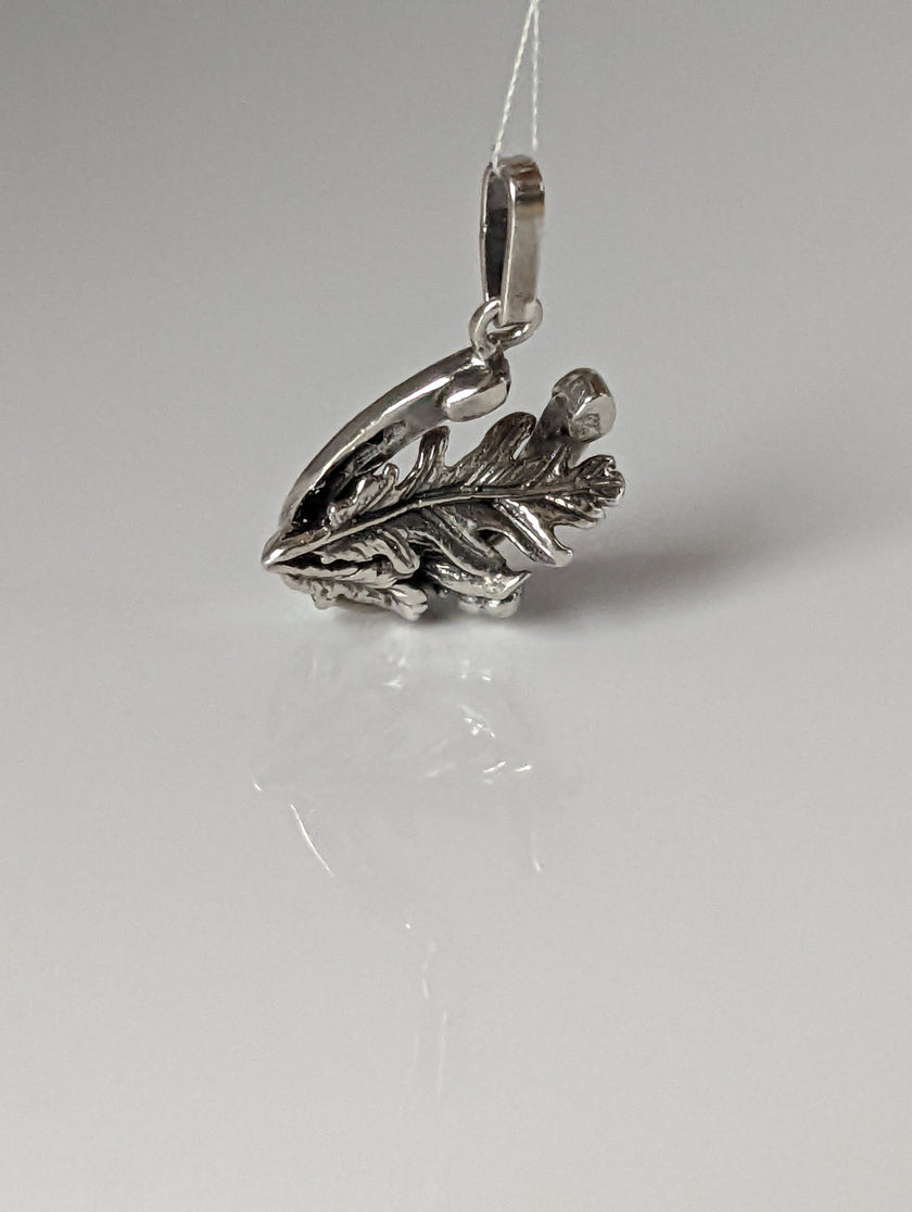 Silver Steed Oak & Horseshoe Silver Pendant