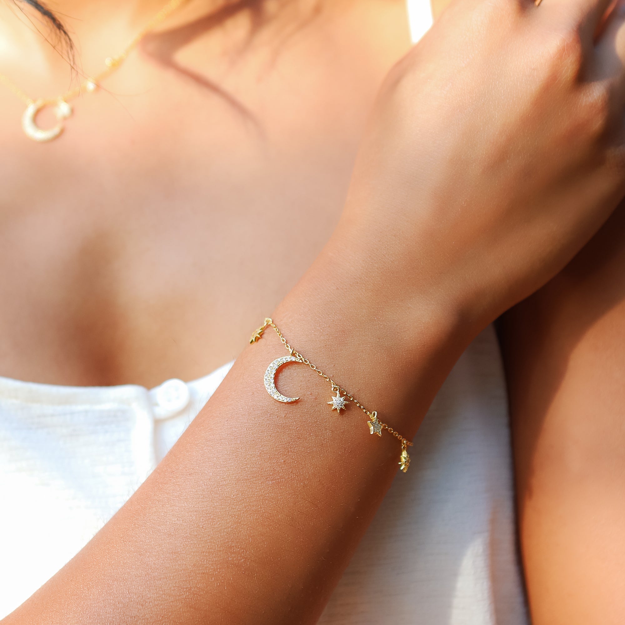 Bracelet à breloques lune et étoile Vega | Plaqué or 18 carats