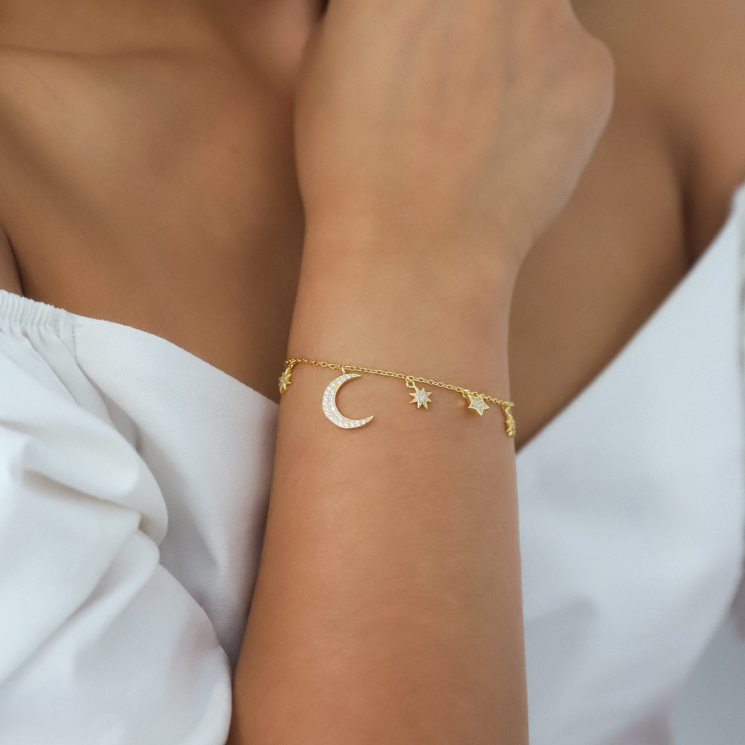 Bracelet à breloques lune et étoile Vega | Plaqué or 18 carats