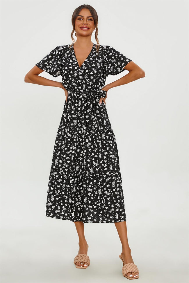 Robe midi portefeuille noire étagée à imprimé floral blanc