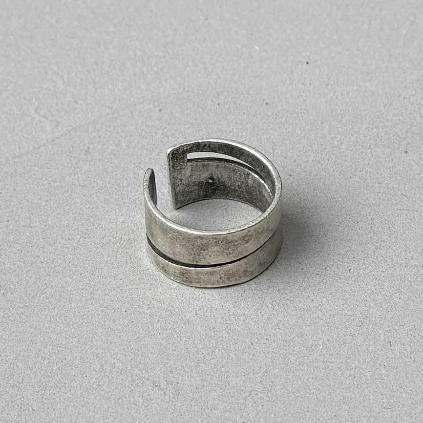 Bague en argent découpée