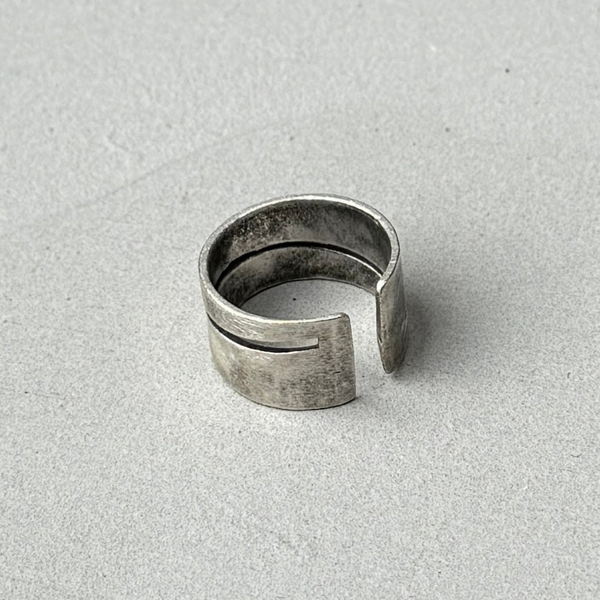 Bague en argent découpée