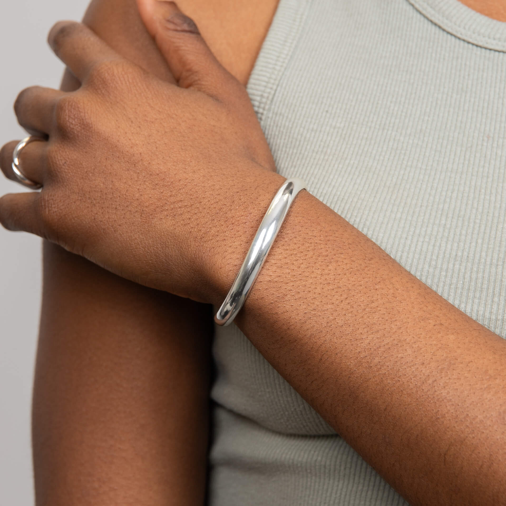 Beginnings Open Ribbon Twist Bangle
