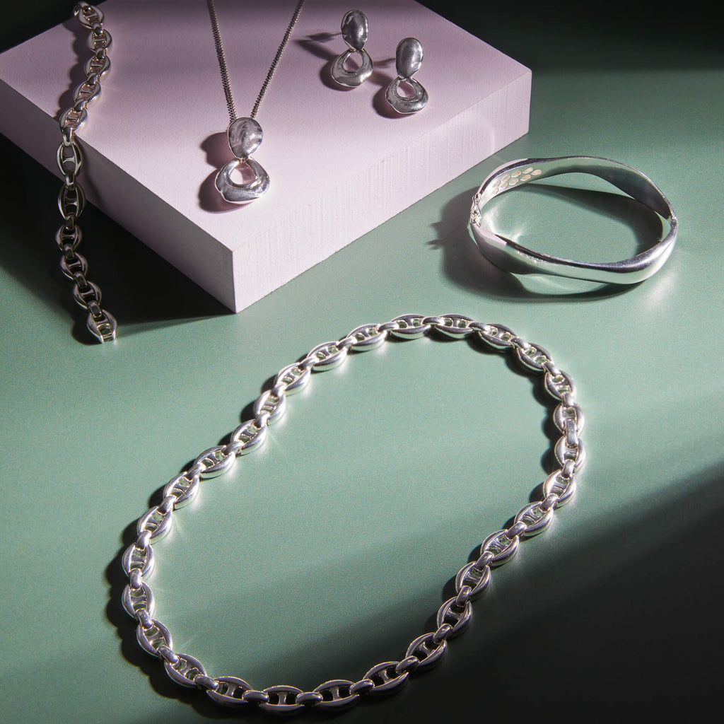 Beginnings Molten Oval Doorknocker Drop Pendant