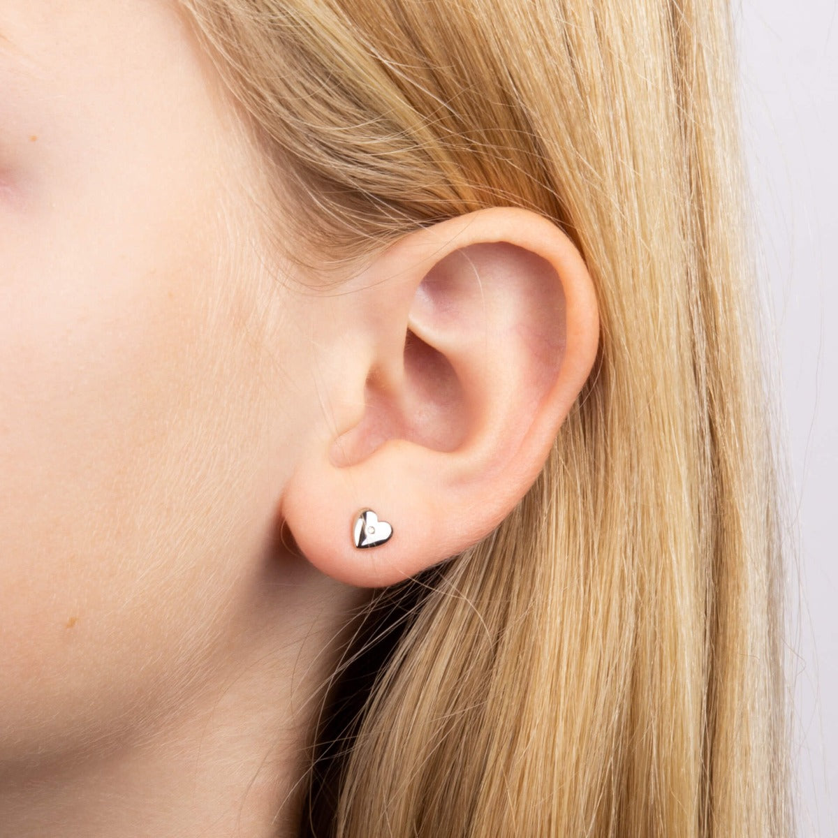 D Pour les boucles d'oreilles clous en forme de cœur avec diamant