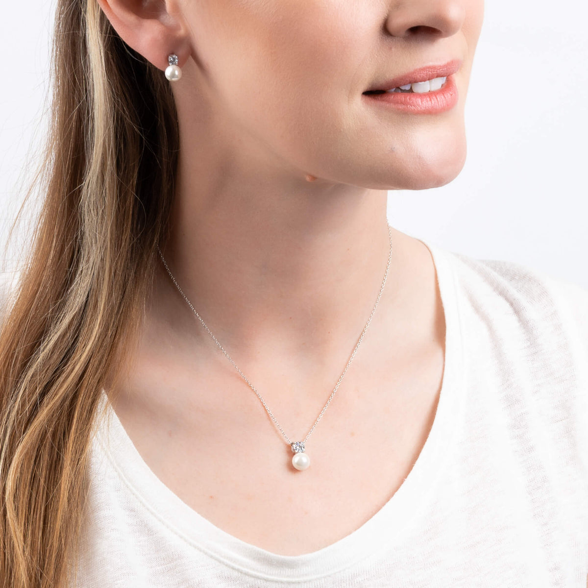 Diamonfire Claw Set Solitaire Zirconia and Shell Pearl Pendant