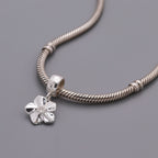 Charm de plata personalizado con flor Nomeolvides