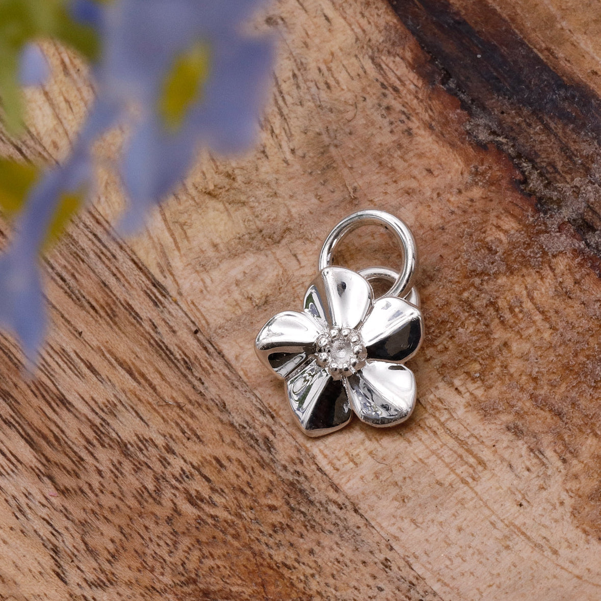 Charm de plata personalizado con flor Nomeolvides